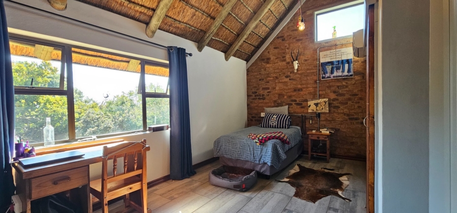 6 Bedroom Property for Sale in Hartbeesfontein North West